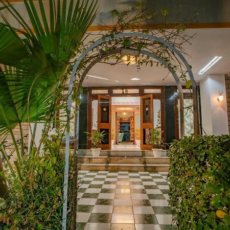 Hotel Ambavgarh Palace ウダイプル エクステリア 写真