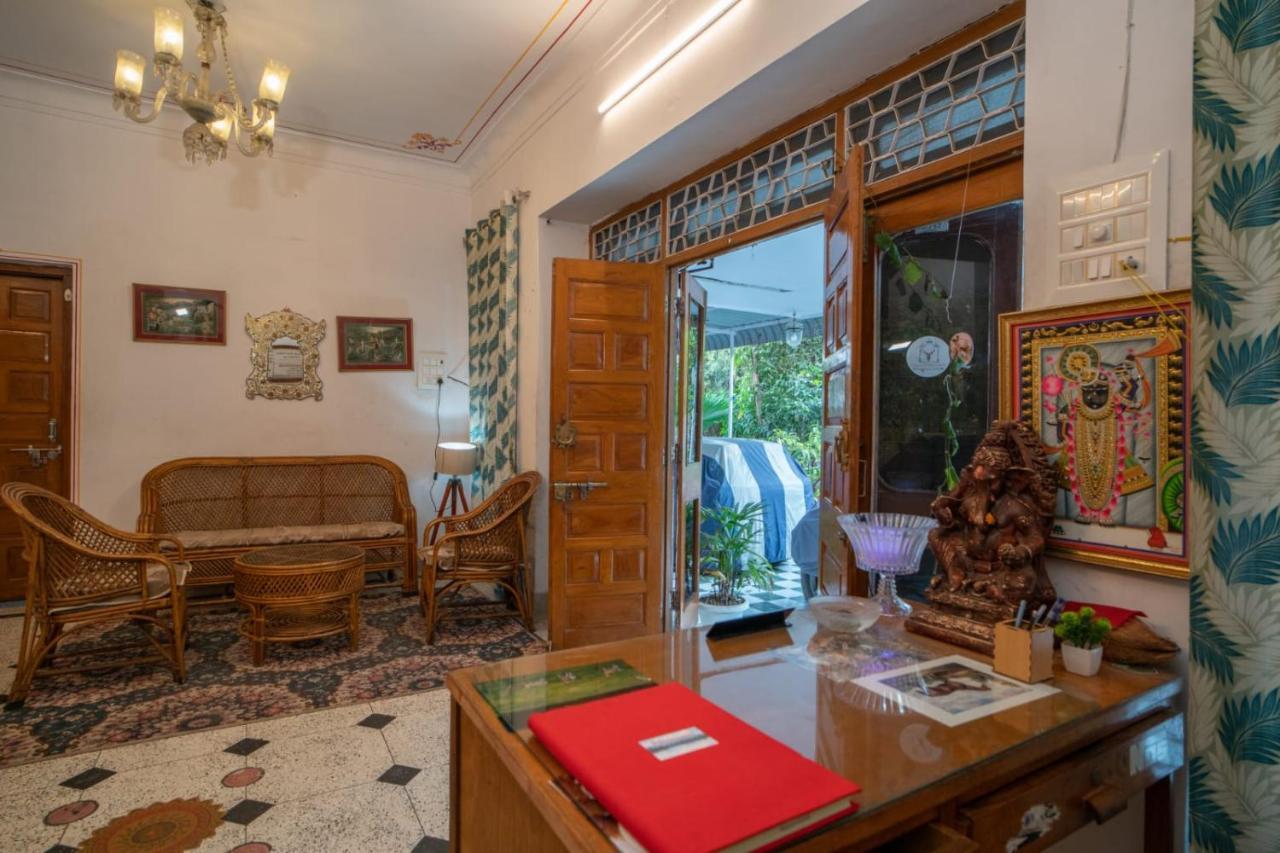 Hotel Ambavgarh Palace ウダイプル エクステリア 写真