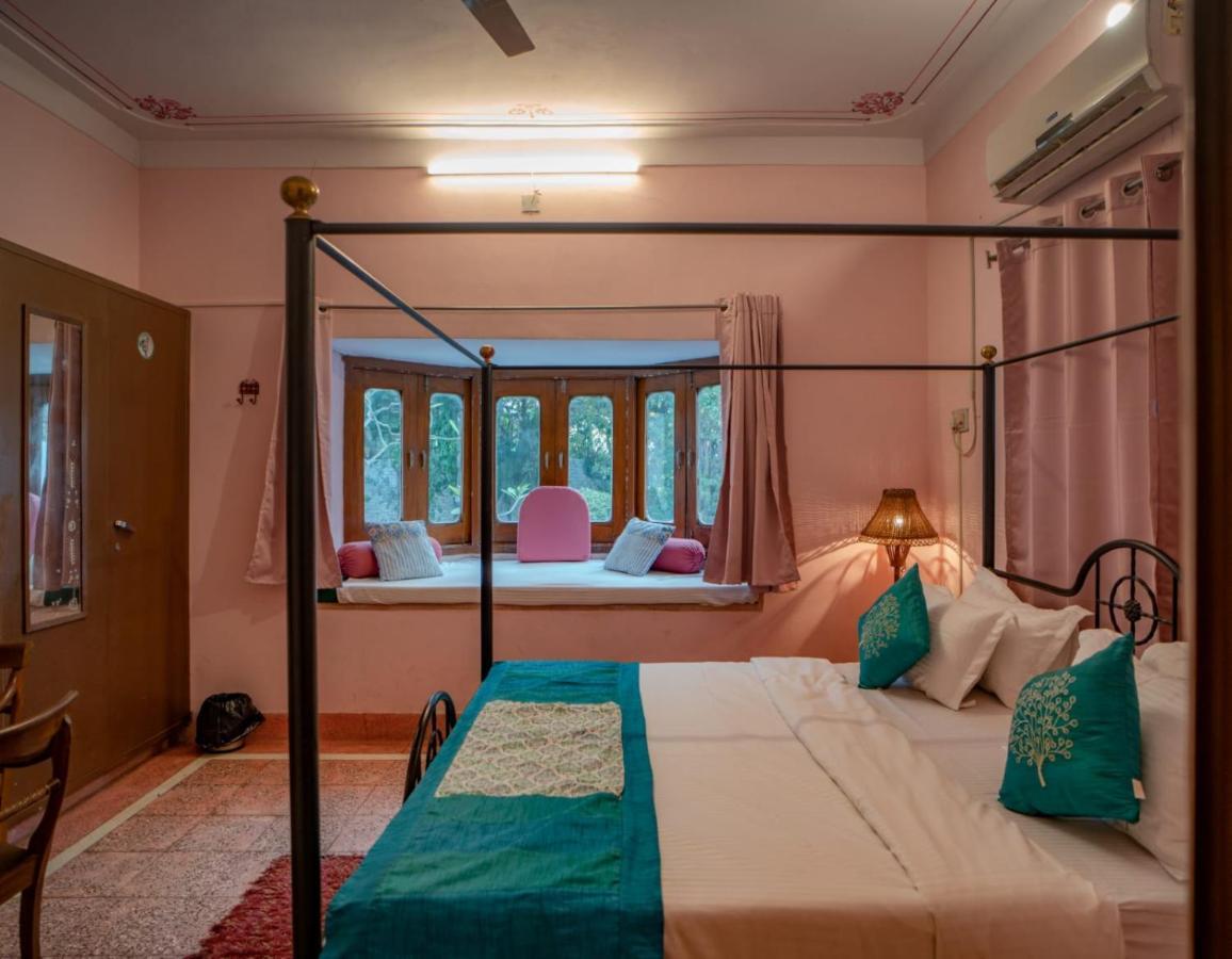 Hotel Ambavgarh Palace ウダイプル エクステリア 写真