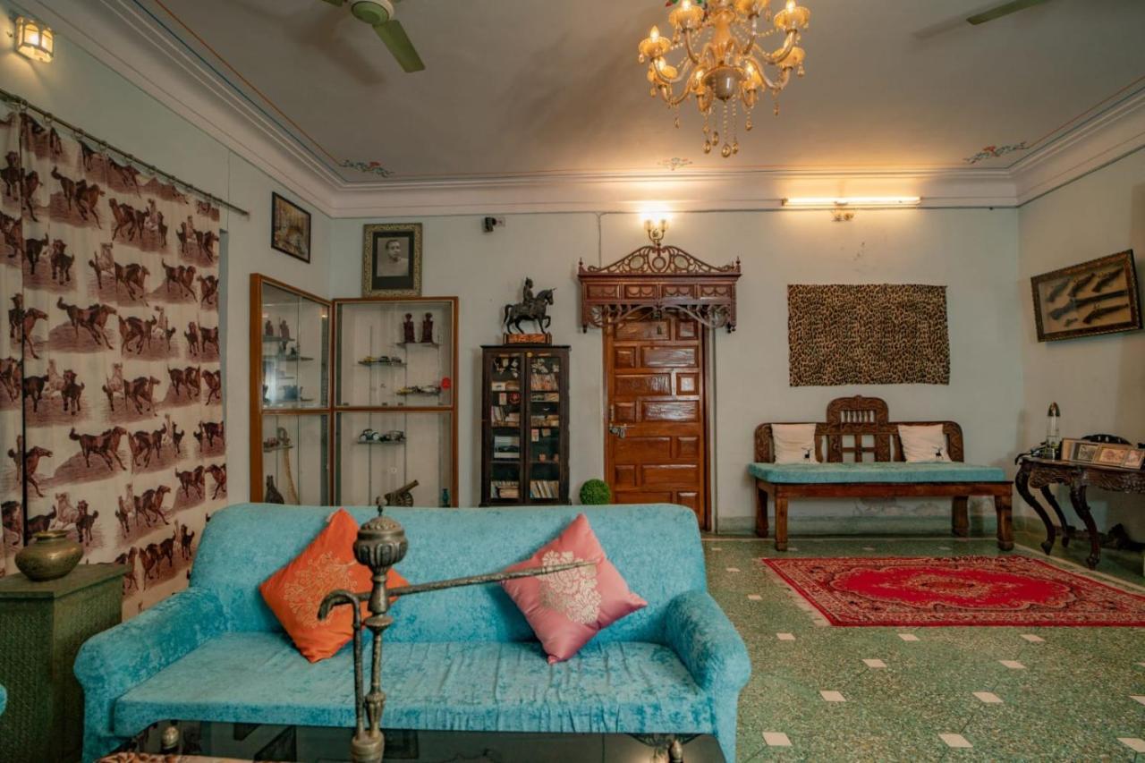 Hotel Ambavgarh Palace ウダイプル エクステリア 写真