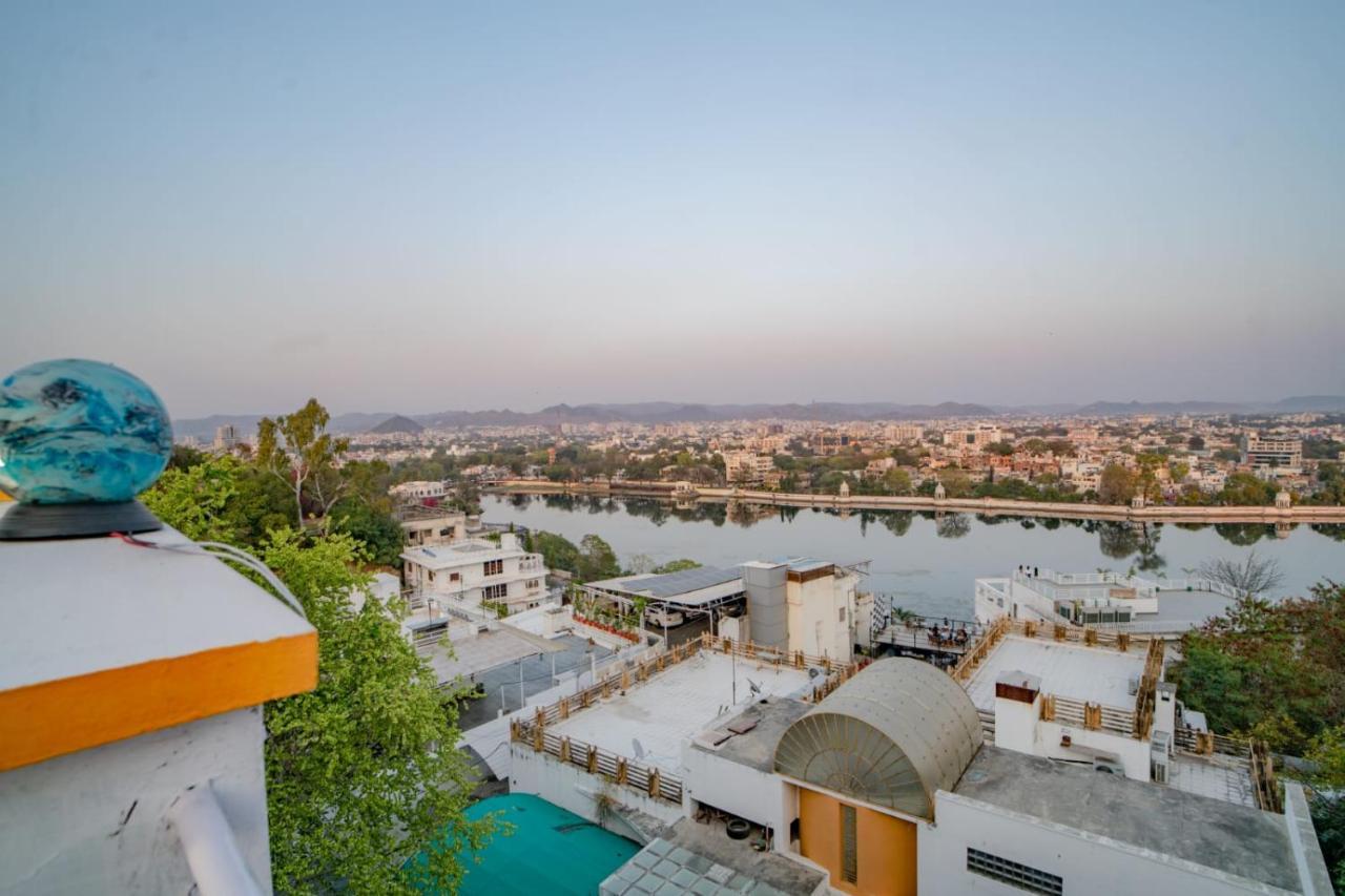 Hotel Ambavgarh Palace ウダイプル エクステリア 写真