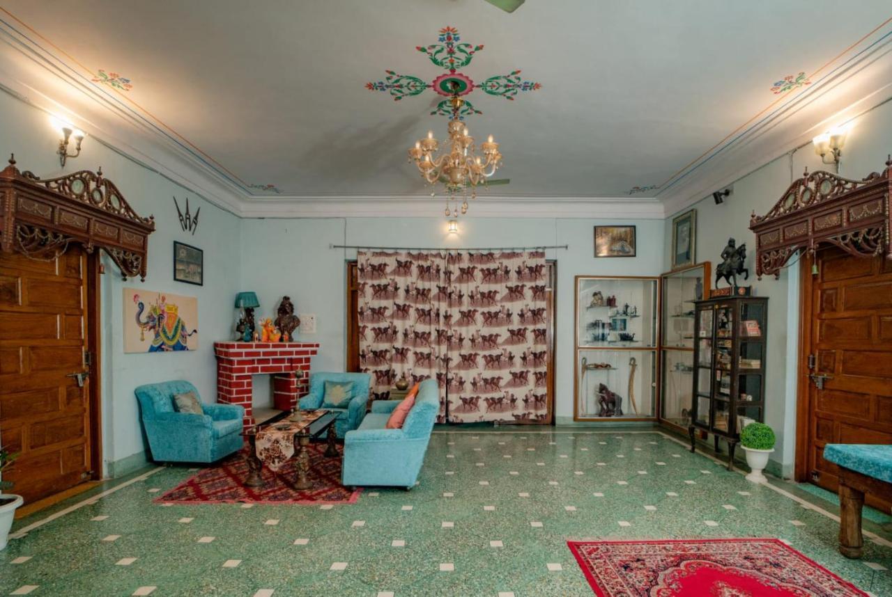 Hotel Ambavgarh Palace ウダイプル エクステリア 写真