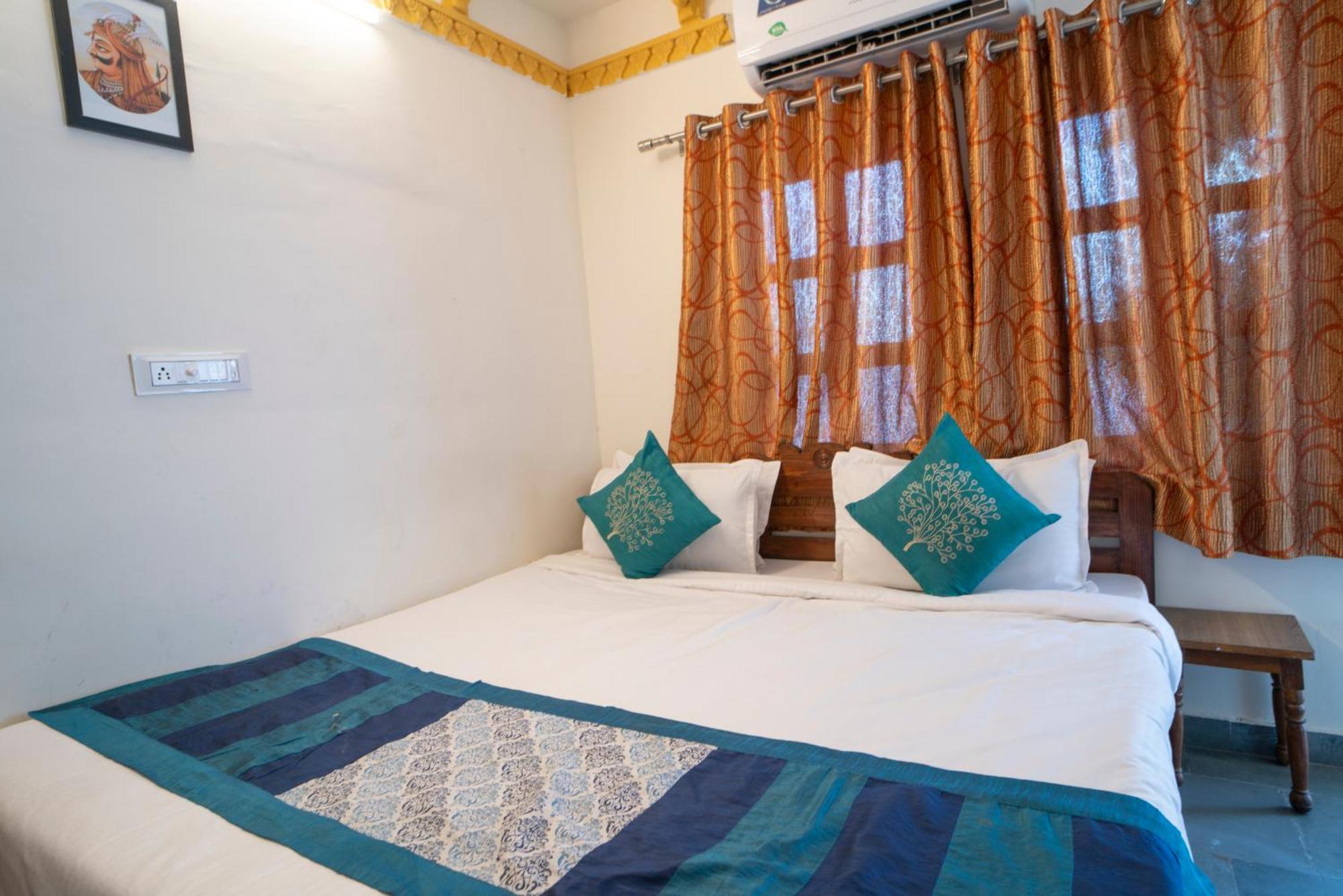 Hotel Ambavgarh Palace ウダイプル エクステリア 写真