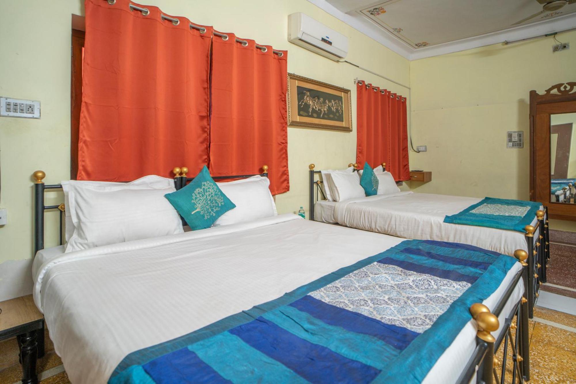 Hotel Ambavgarh Palace ウダイプル エクステリア 写真