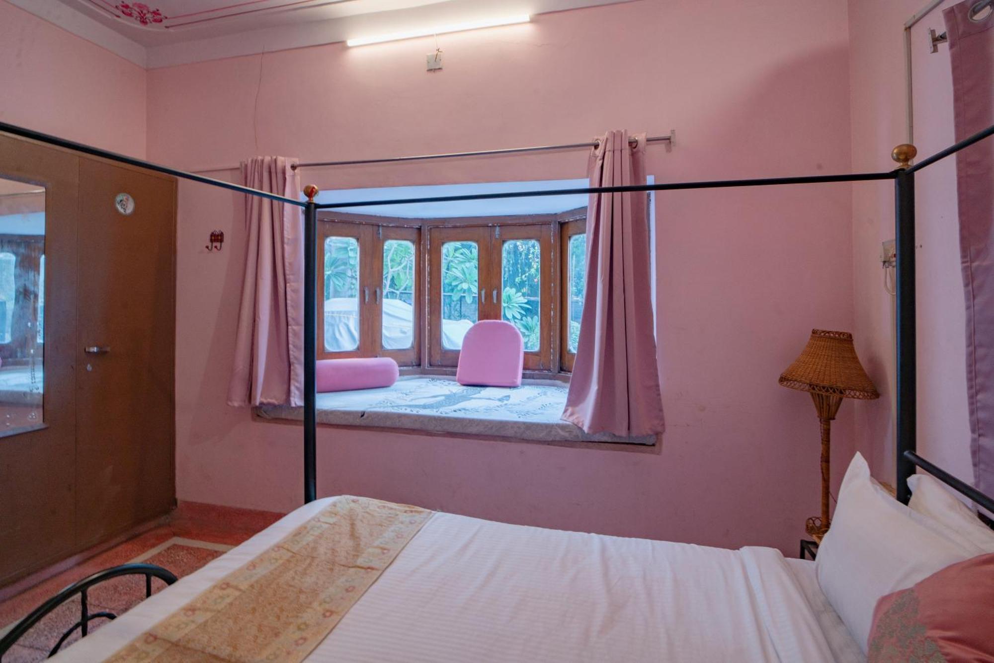 Hotel Ambavgarh Palace ウダイプル エクステリア 写真