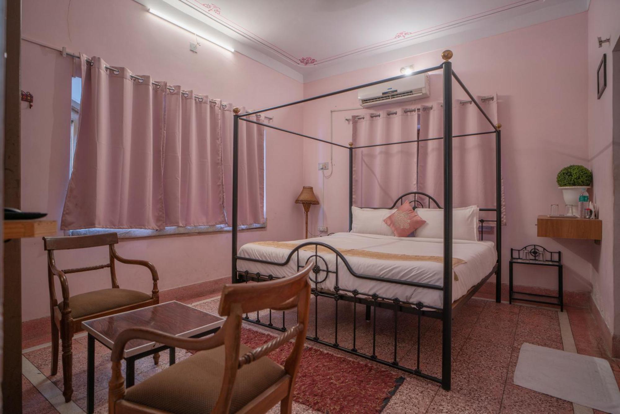 Hotel Ambavgarh Palace ウダイプル エクステリア 写真