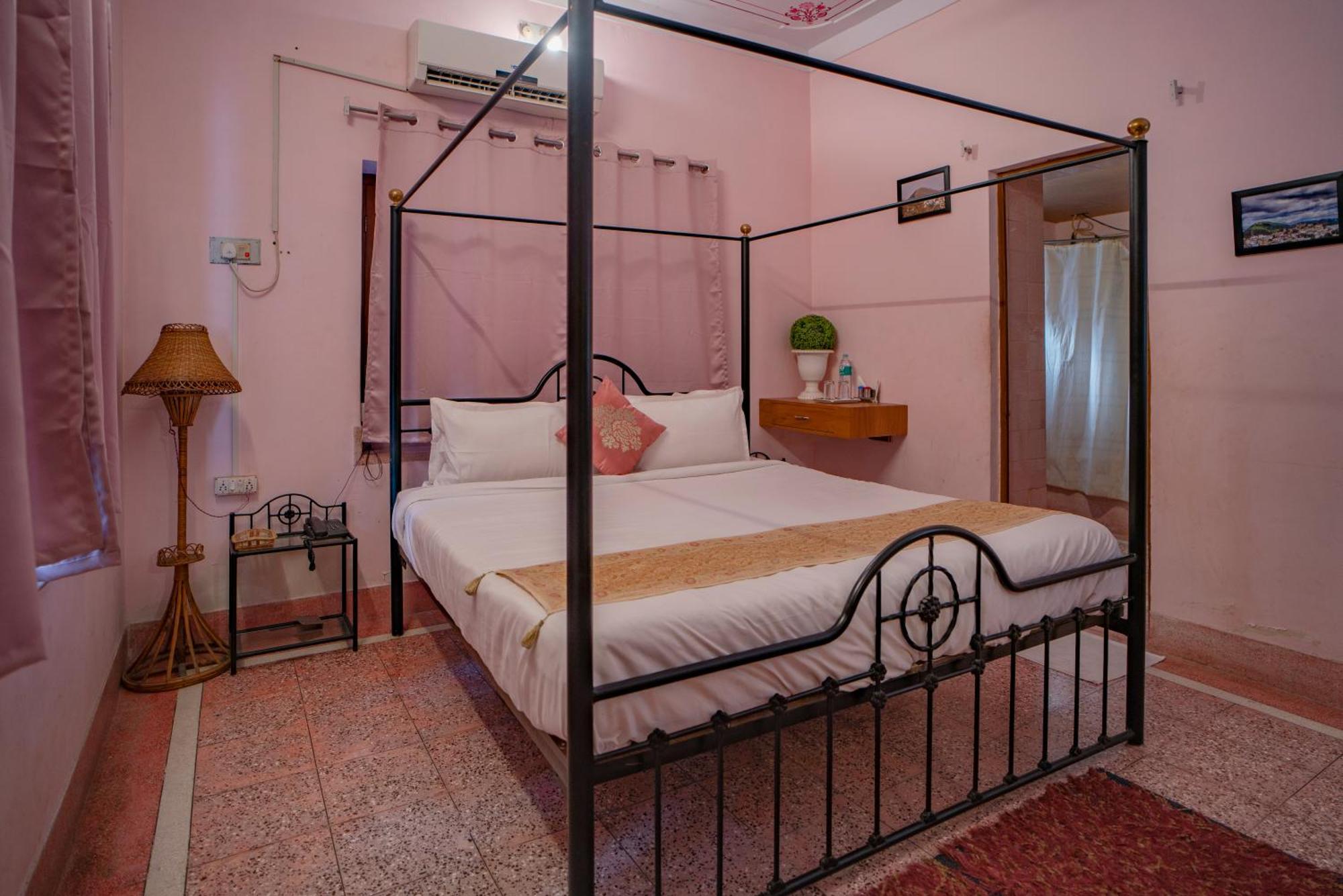 Hotel Ambavgarh Palace ウダイプル エクステリア 写真