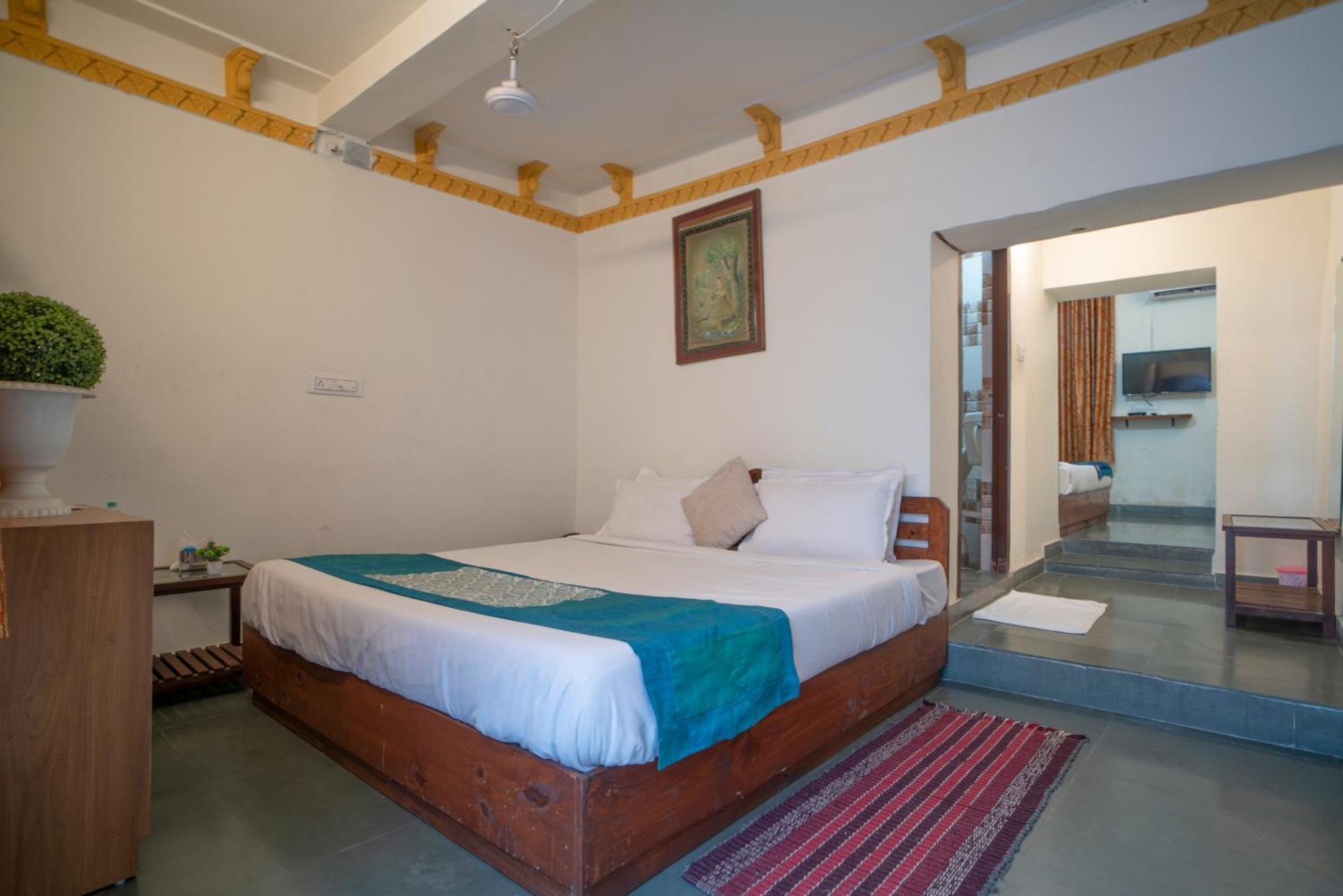 Hotel Ambavgarh Palace ウダイプル エクステリア 写真