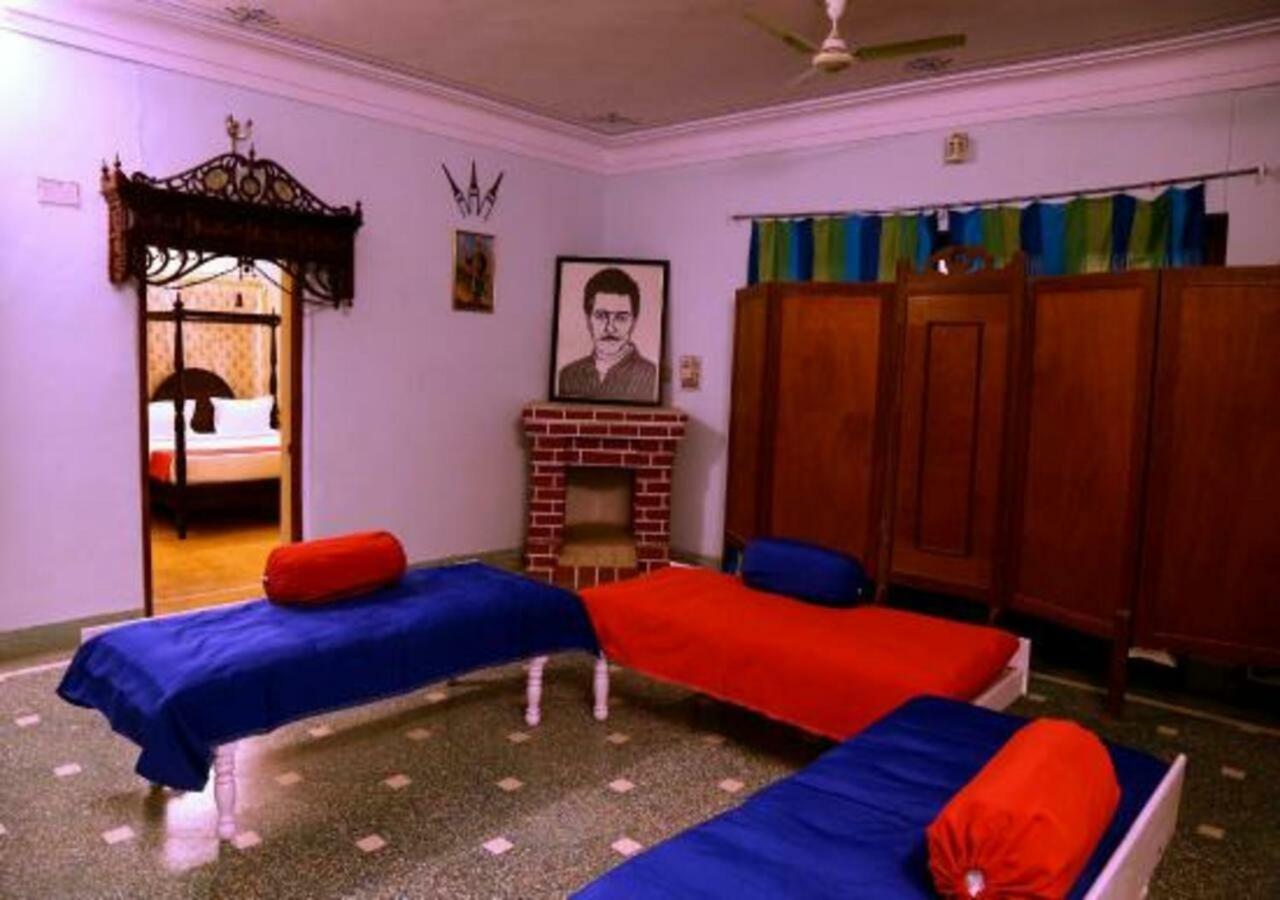 Hotel Ambavgarh Palace ウダイプル エクステリア 写真