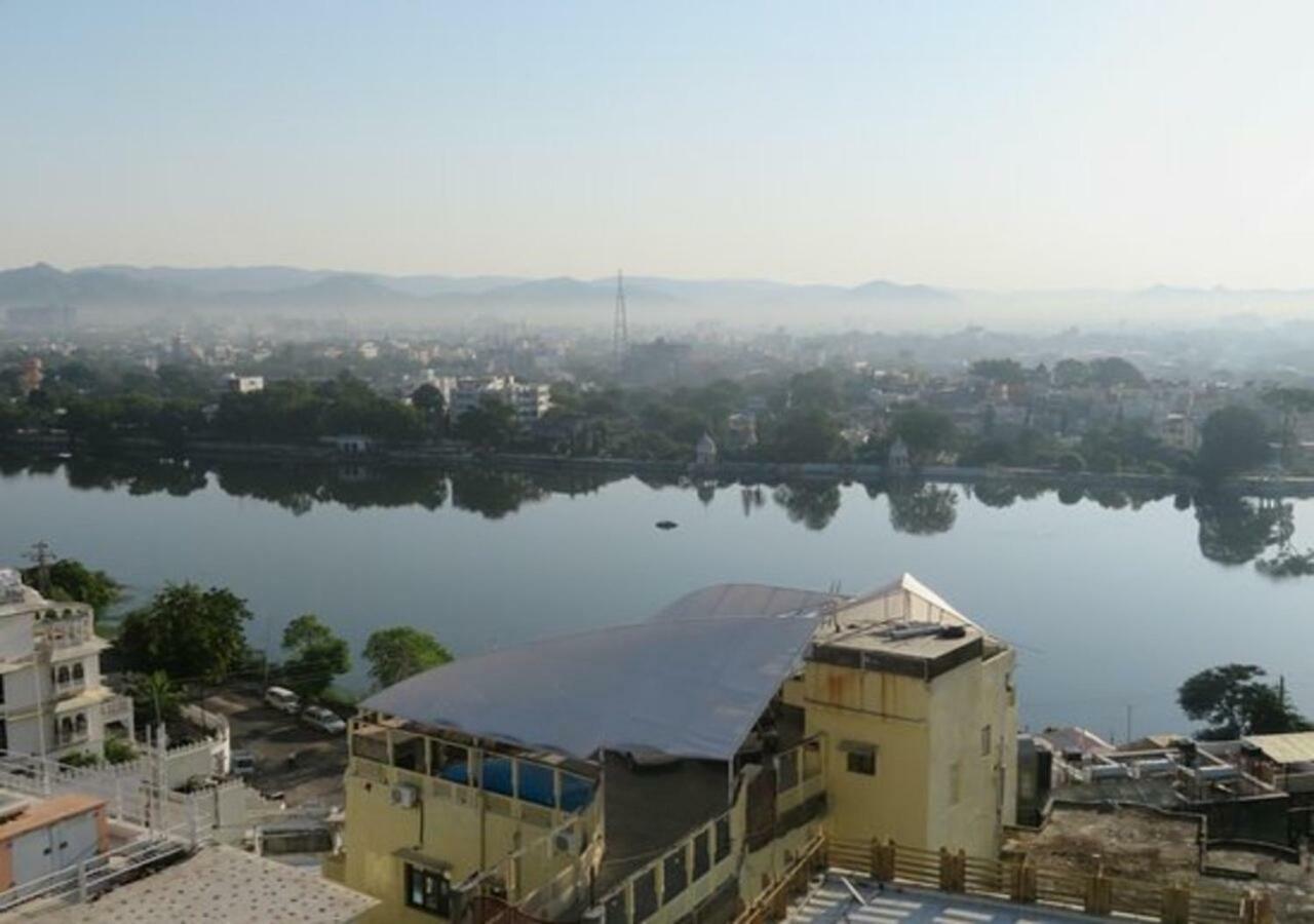 Hotel Ambavgarh Palace ウダイプル エクステリア 写真