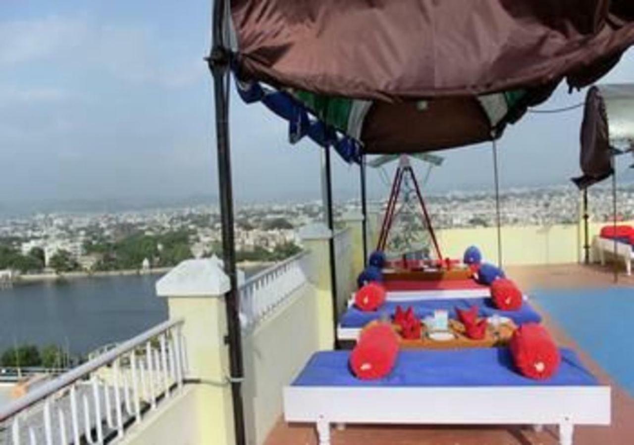 Hotel Ambavgarh Palace ウダイプル エクステリア 写真