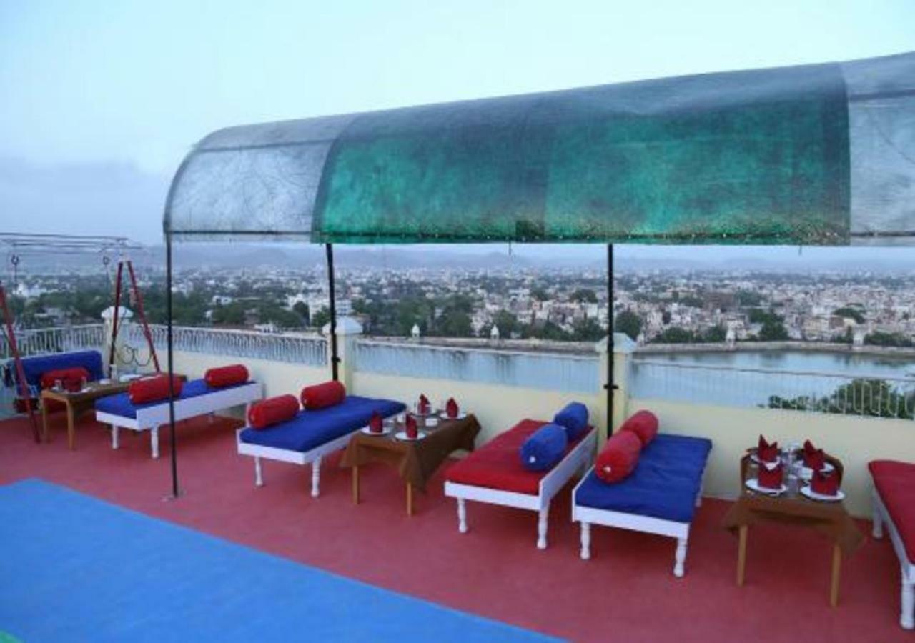 Hotel Ambavgarh Palace ウダイプル エクステリア 写真