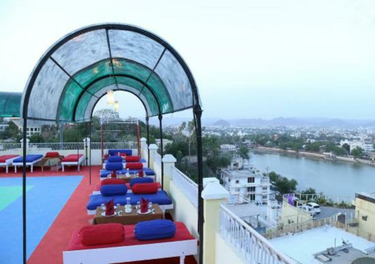 Hotel Ambavgarh Palace ウダイプル エクステリア 写真