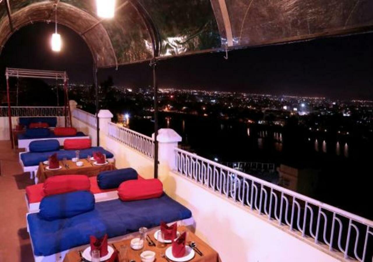 Hotel Ambavgarh Palace ウダイプル エクステリア 写真