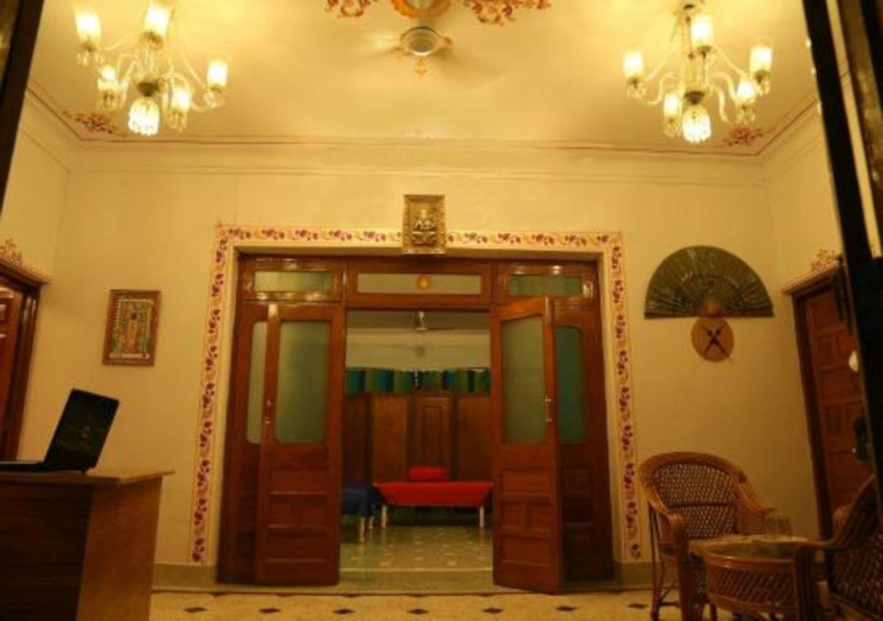 Hotel Ambavgarh Palace ウダイプル エクステリア 写真