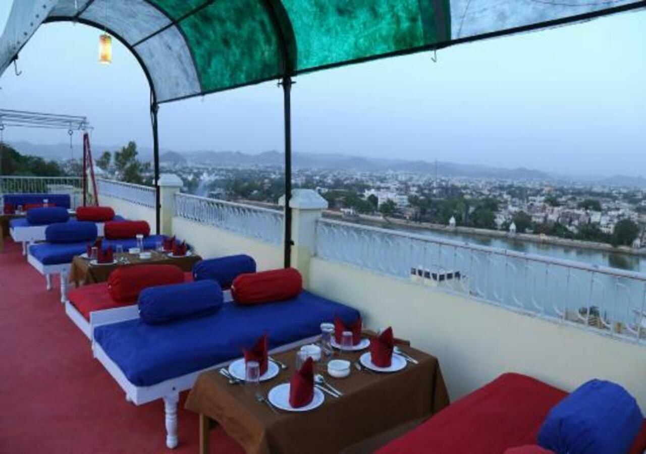 Hotel Ambavgarh Palace ウダイプル エクステリア 写真