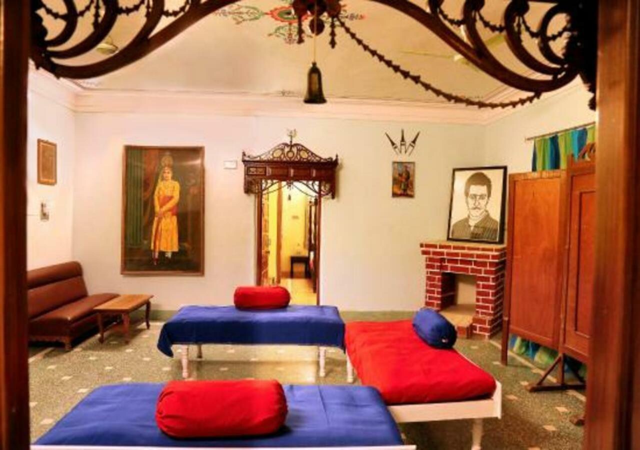 Hotel Ambavgarh Palace ウダイプル エクステリア 写真